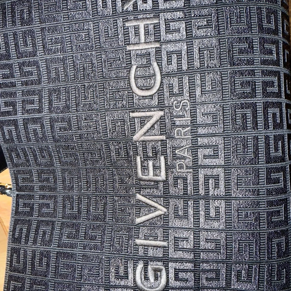 Givenchy Black G-Tote w/ Chain - Picture 5 of 11